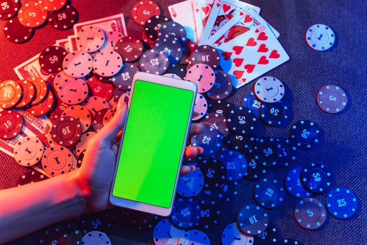Antusiasme pengguna Indonesia menikmati konten olahraga sepak bola dan bulu tangkis secara digital
